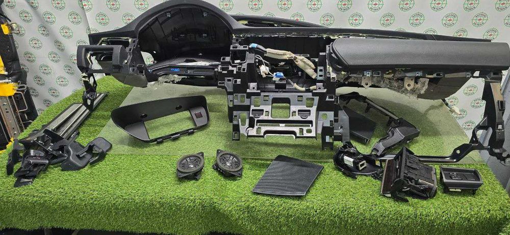 Приборная панель (торпедо) Lexus ES 12-18 год