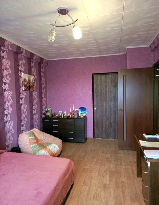 Продам 2 х ком квартиру. Матросова.