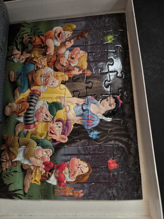 2 Puzzle Disney Princesas Ariel e Branca de neve.