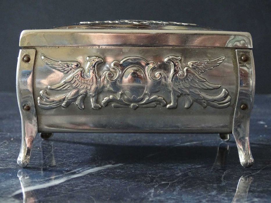 Metalowa szkatułka vintage PRL