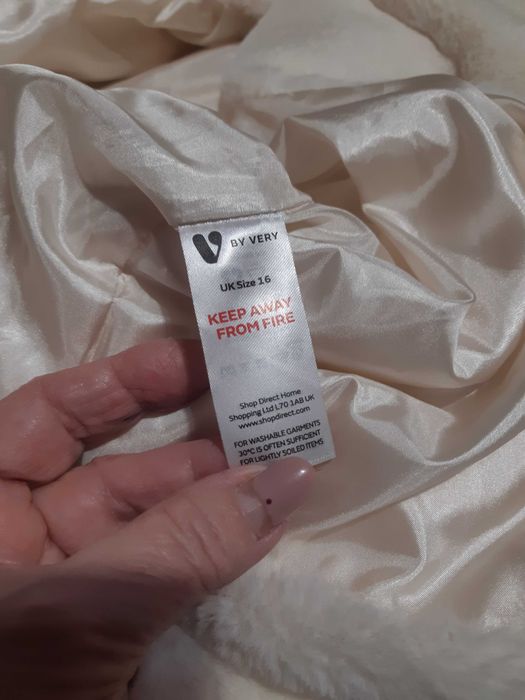 Шубка автоледі, молочного кольору, 52-54 розмір, торг