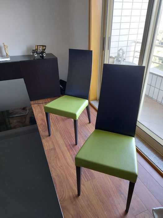 Mesa Refeições Extensível + 4 Cadeiras* - IMPECÁVEL