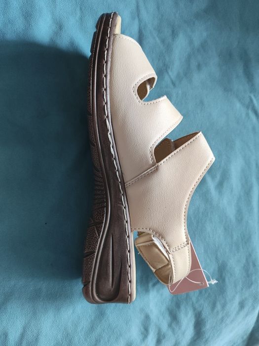 Nowe sandały kolor kremowy, rozmiar 39