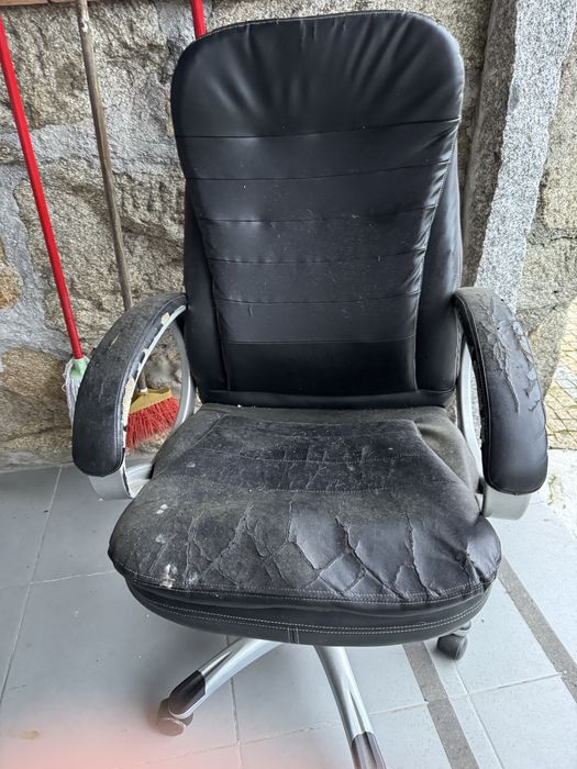 Cadeira de escritorio com uso