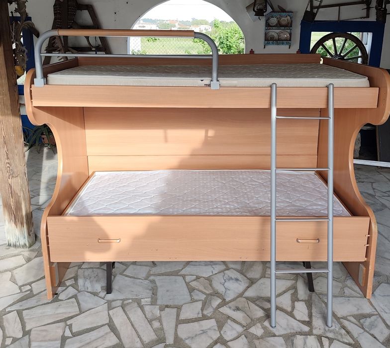 Beliche com dois colchões novo