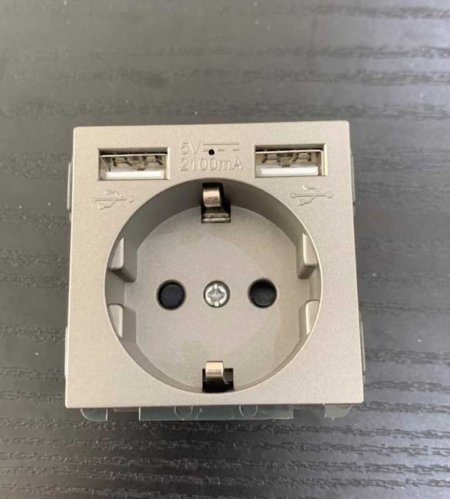 Tomada schuko + Entrada USB435390828774707202