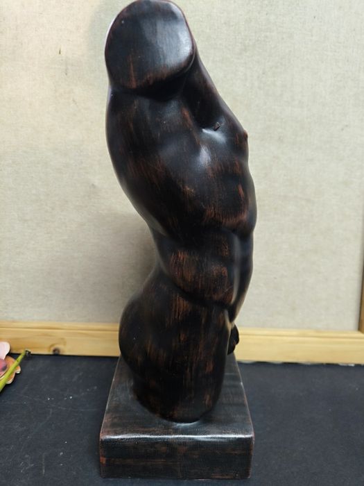 Tronco de homem em cerâmica