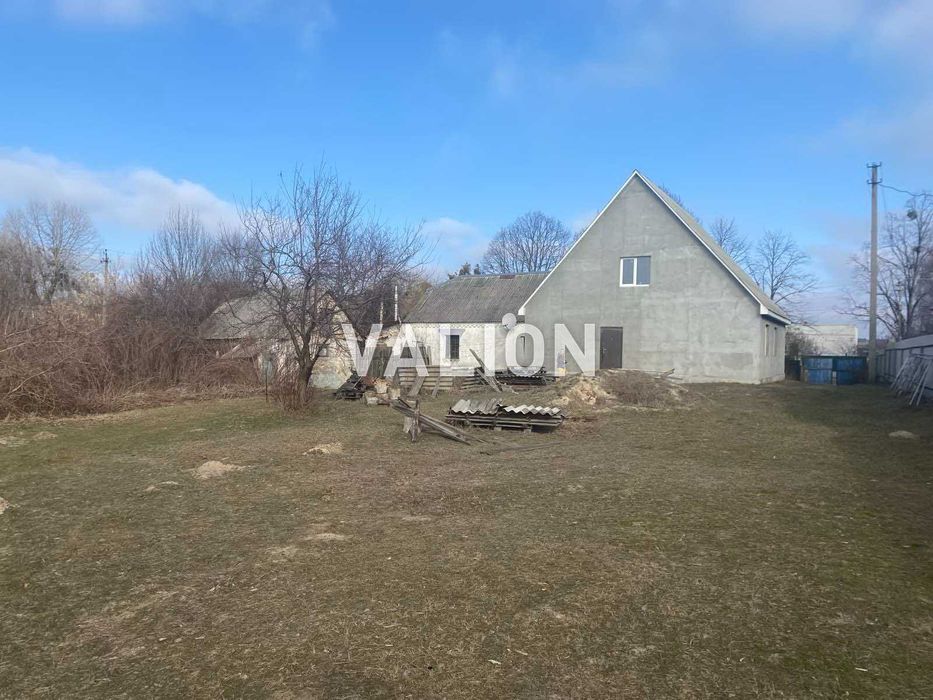 Продається домоволодіння у с Бабинці Бучанського рн 50км від Києва