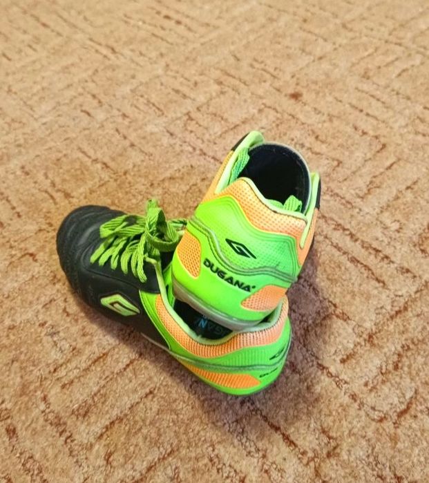 Продам бутсы 36р