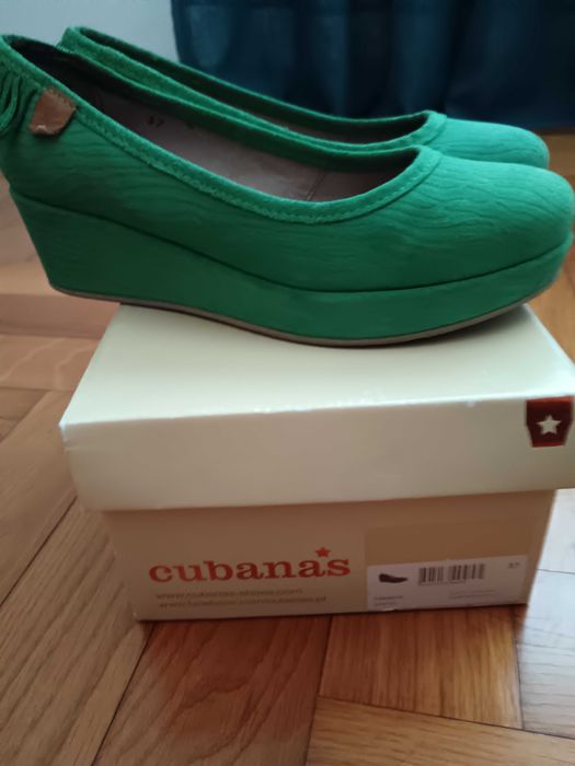 Sapatos em Nobuck verdes