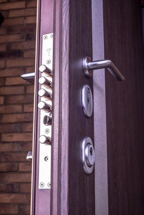 Встановлення, заміна ремонт дверних замків