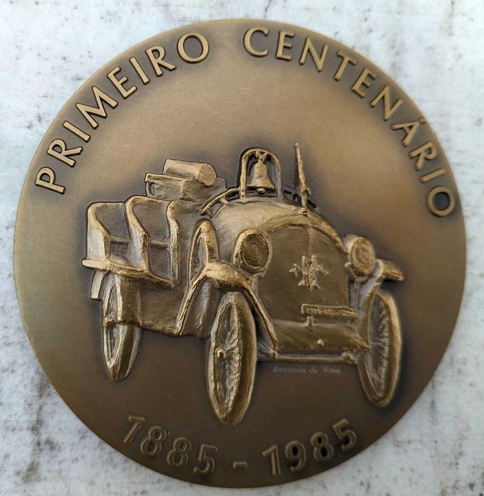Medalhas alusivas a Associações de Bombeiros.