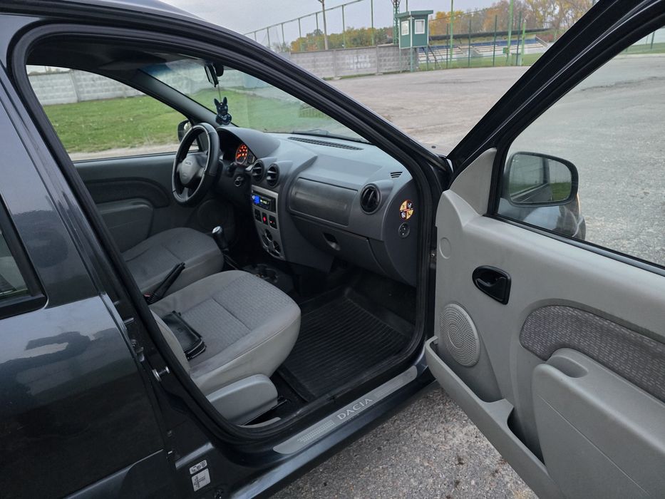 Dacia Logan (7 МІСЦЬ)