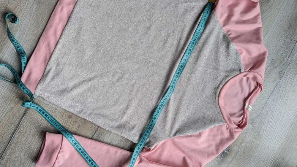 Sprzedaję bardzo ładny dres.