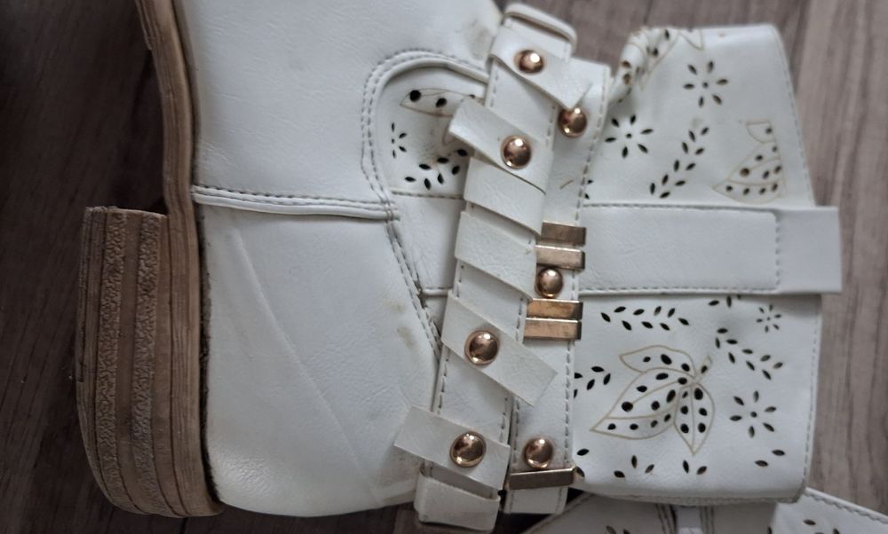 Białe botki rozmiar 36