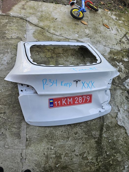 Крышка багажника  tesla model y