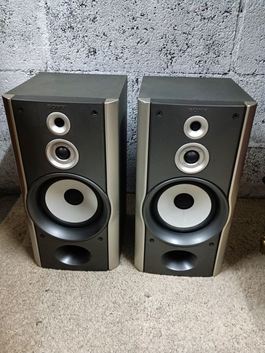 Par de colunas de som marca SONY , muito bom som, tudo a funcionar per