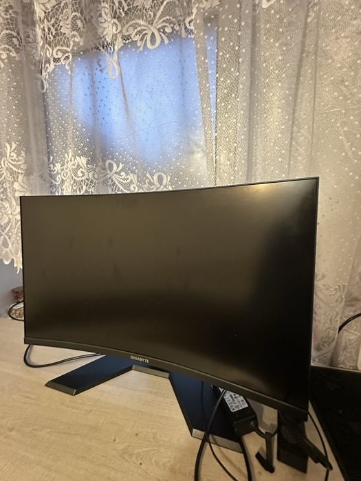 Monitor Gigabyte G32QC A 32' 144hz 2K