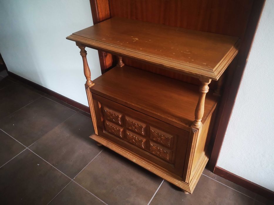Móvel de bar em madeira