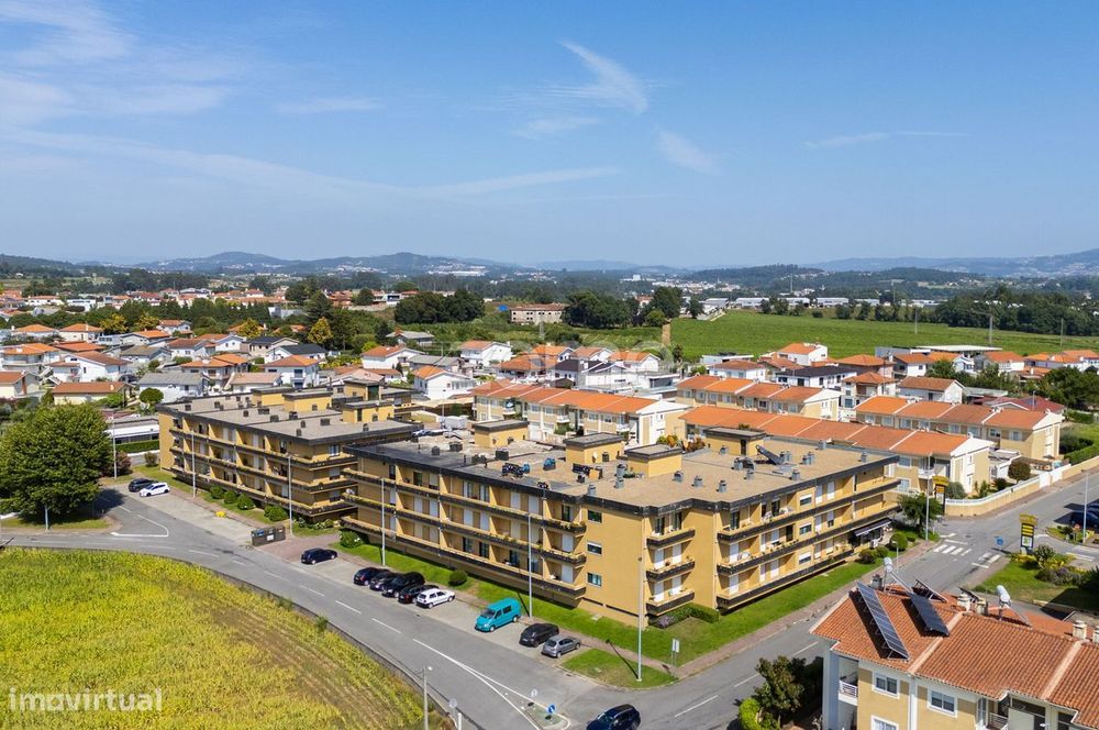 Apartamento T3 Renovado, com área útil 156 m2, em Esmeriz, Famalic...