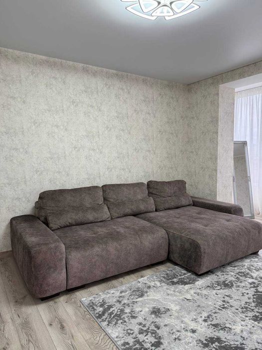 Простора 3-кімнатна квартира в клубному будинку з закритою територією.