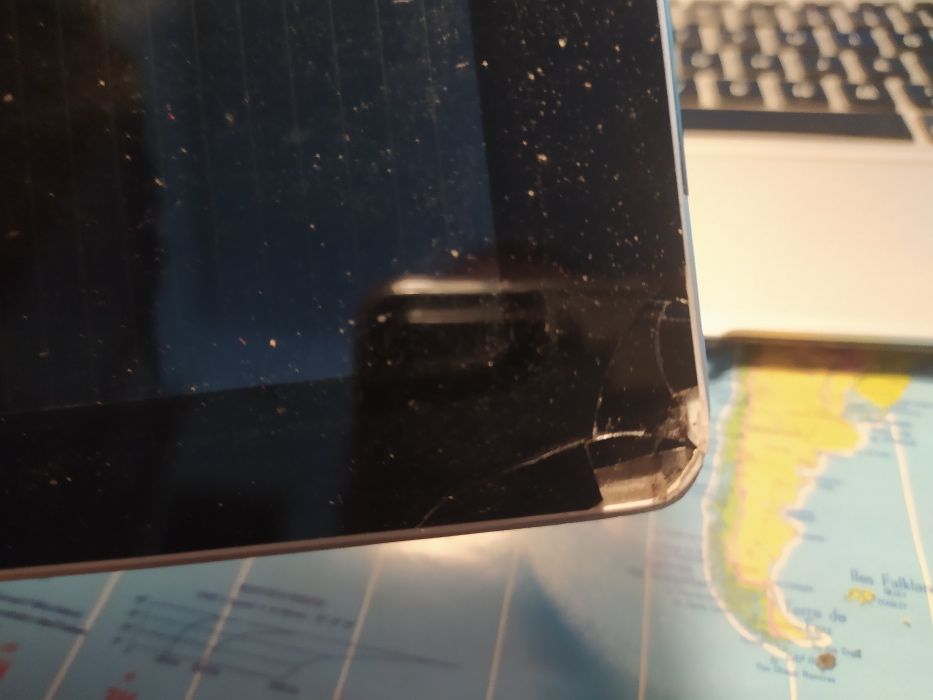 iPad 3rd Generation 64GB Wi-Fi + Cellular with Charger64752319672195121