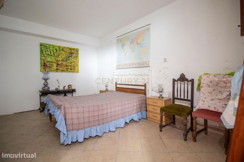 Garagem com 98,5 m² em Buarcos – Espaço Independente e Privativo