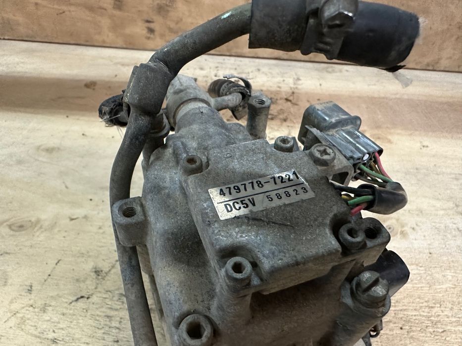 Bomba Injetora Mitsubishi L200 2.5 4D56 Bomba elétrica MR577077