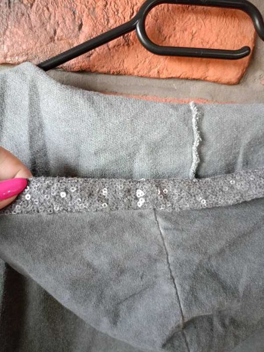 Bluza narzutka szara z kapturem cekinami kardigan