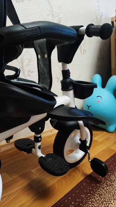СРЛЧНО. Триколісний велисипед з батьківською ручкою TILLY FLIP T-390