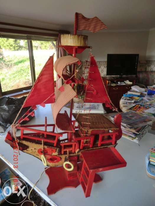 vendo barco construido  com madeira e fosforos