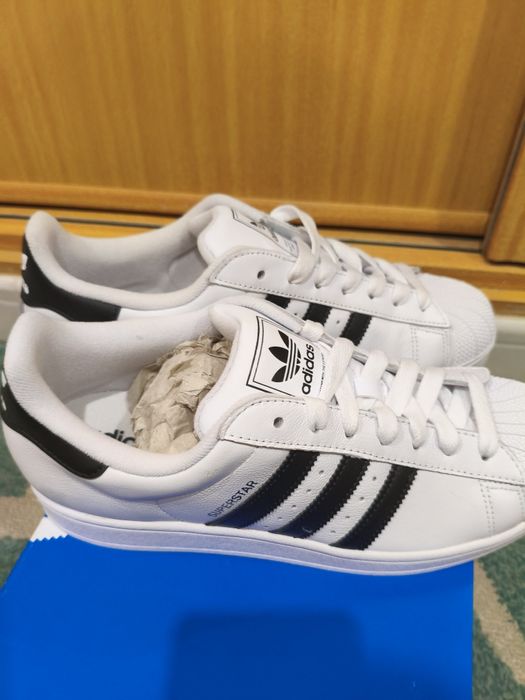 Tênis adidas superstar