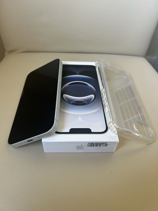 Iphone 16 e com capa e vidro utilizado 1 dia