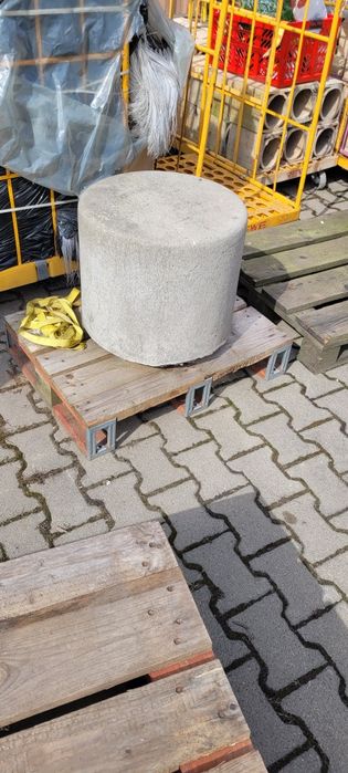 Odbojnica  bariera betonowa parking TIR