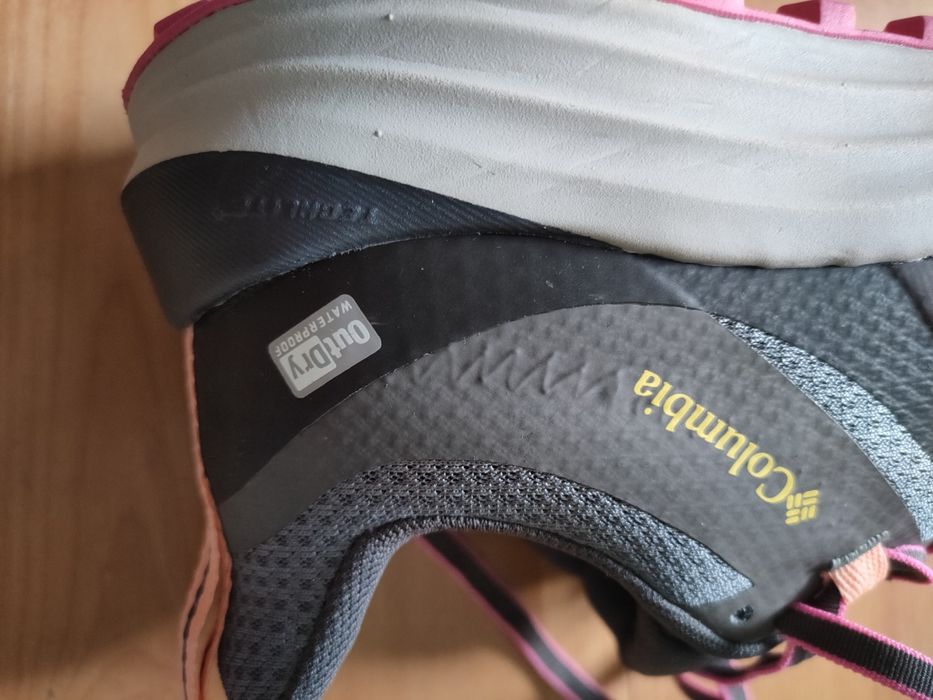 Świetne trekkingi Columbia Escape Pursuit  rozmar 41 wkładka 26cm.