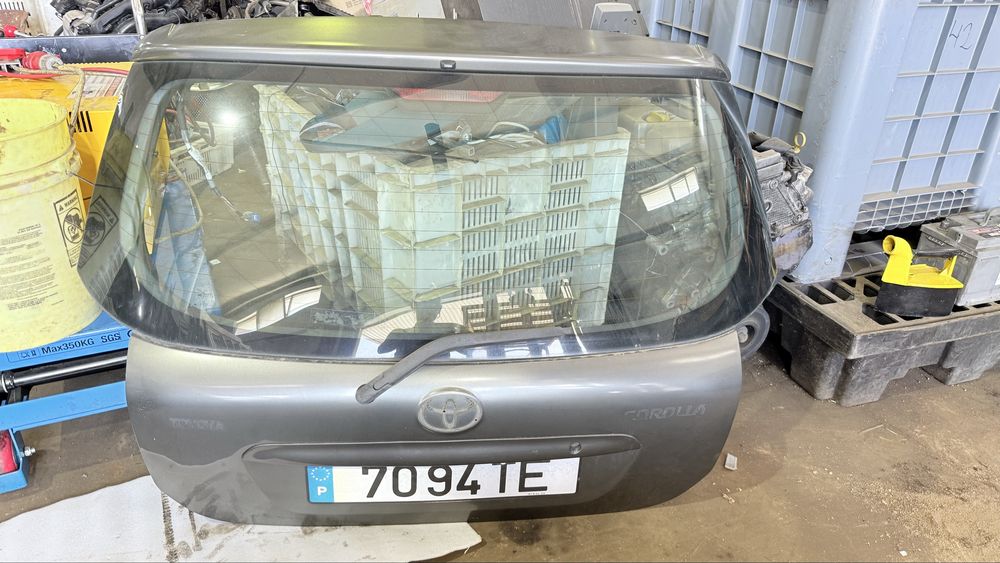 Porta da mala Toyota Corolla E12U ANO 2002