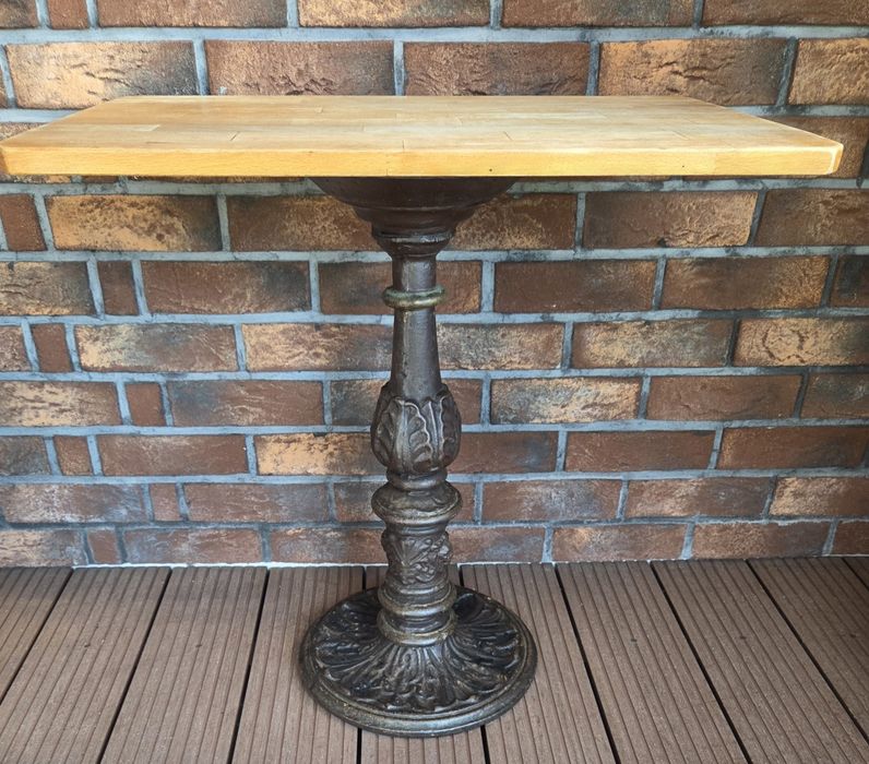 Stolik na żeliwnej podstawie,nodze