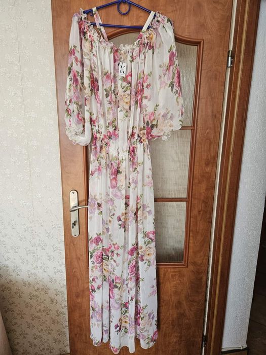Bardzo ładna, zwiewna sukienka jedwabna