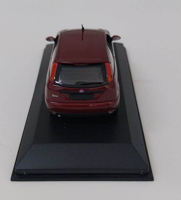 Miniatura Minichamps Ford Focus escala 1/43