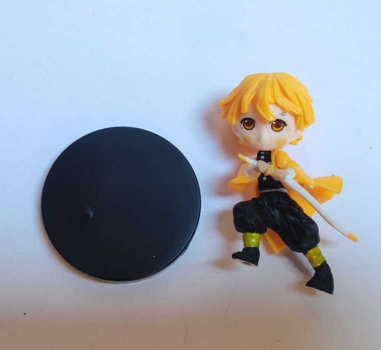 Urocza mini figurka: Zenitsu Agatsuma (anime Demon Slayer)