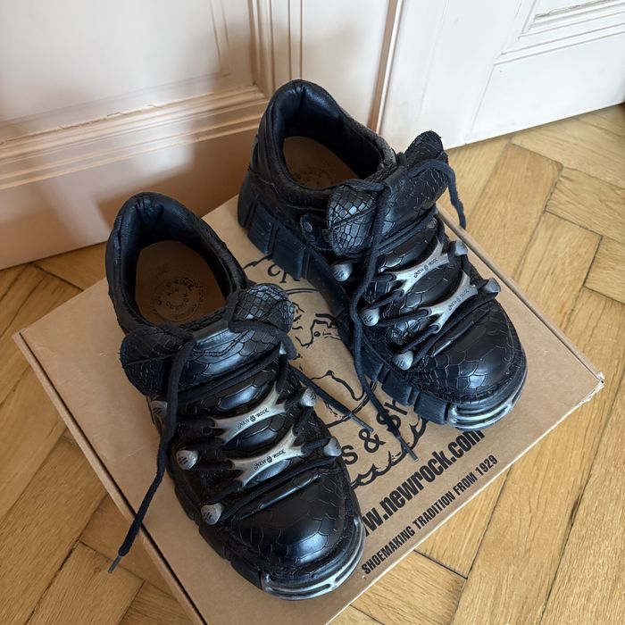 new rock 38 piton escama