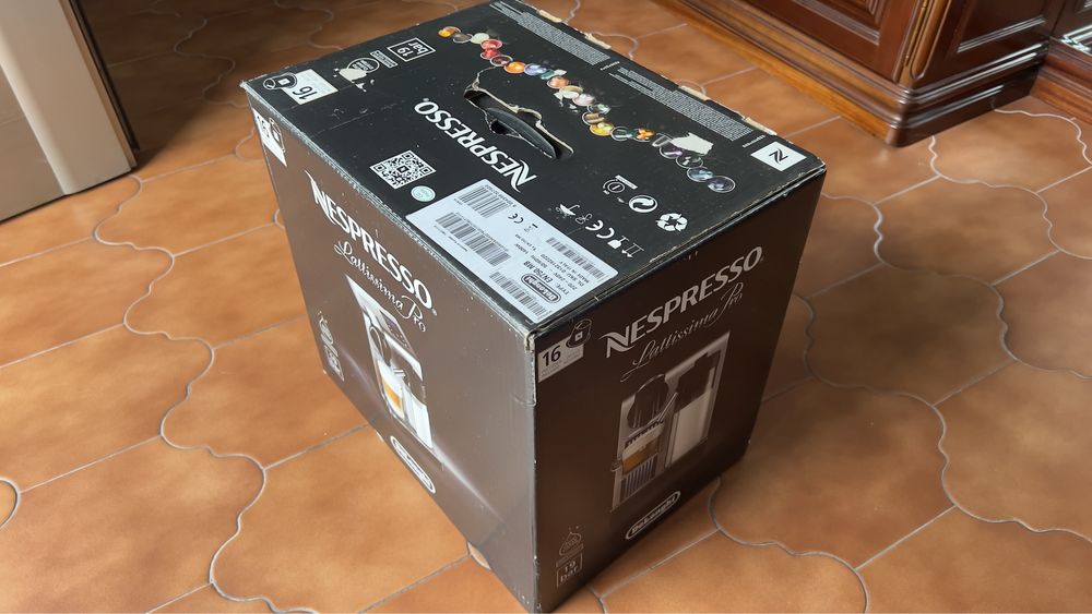 Nova Estrear Máquina Nespresso lattissima pro topo de gama