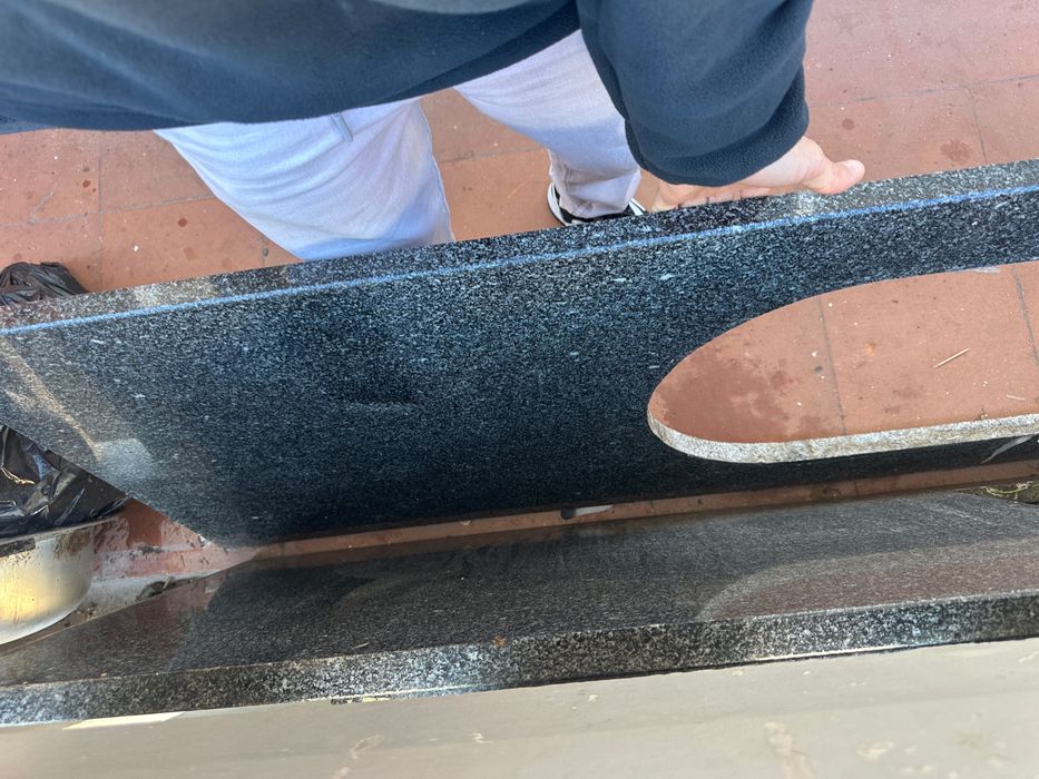 Pedras mármore pretas com picotado cinza