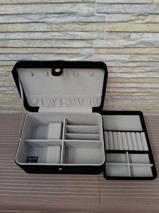 Vende-se Guarda-Jóias Novo