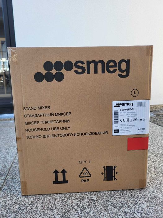 Batedeira SMEG smf05rdeu (vermelha) - nova e selada