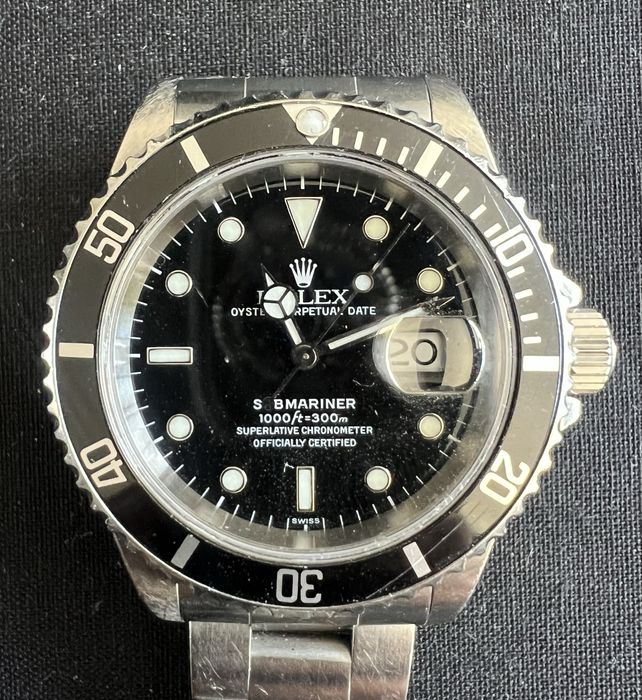 Rolex Submariner date  40 mm , ref . 16610 men . Year 1999