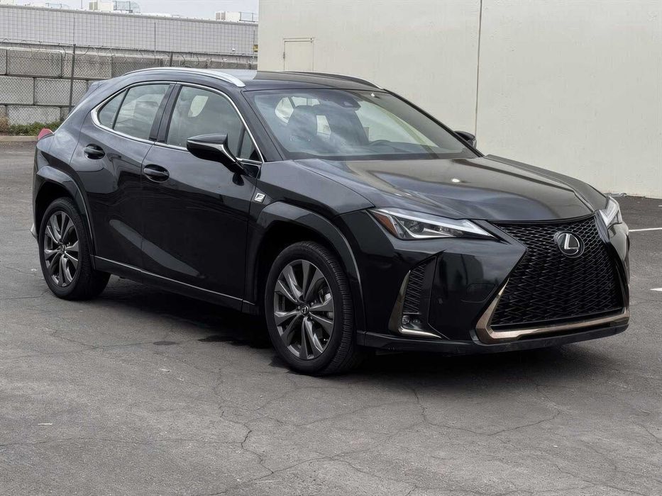 Lexus UX      2022