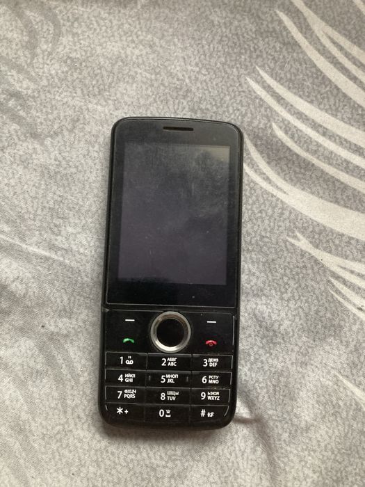 Телефон Bravis, дві сім-карти, великий екран.