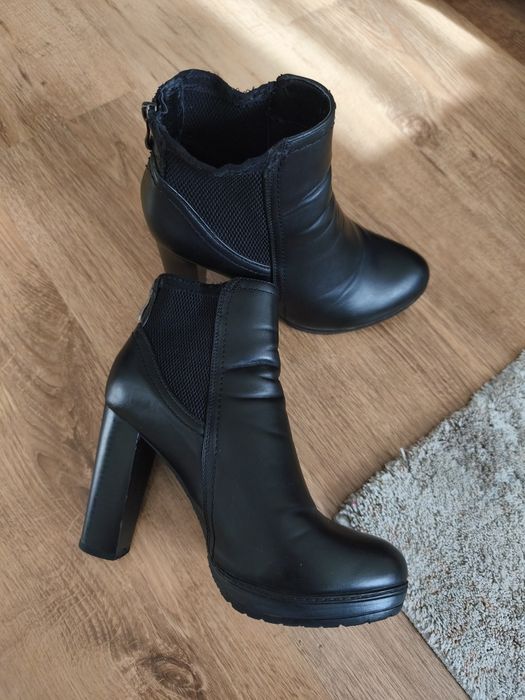 Buty kozaki na obcasie 39