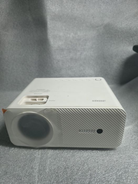 Izeeker LED Projector463275837390868482